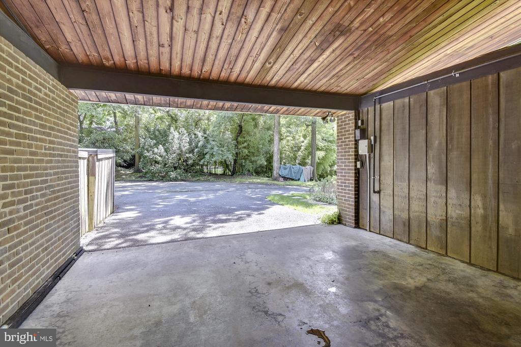 400 W WINDSOR AVENUE
