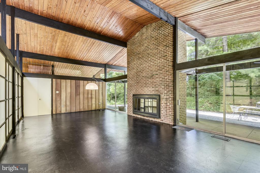 400 W WINDSOR AVENUE