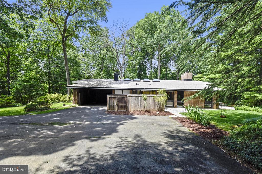 400 W WINDSOR AVENUE