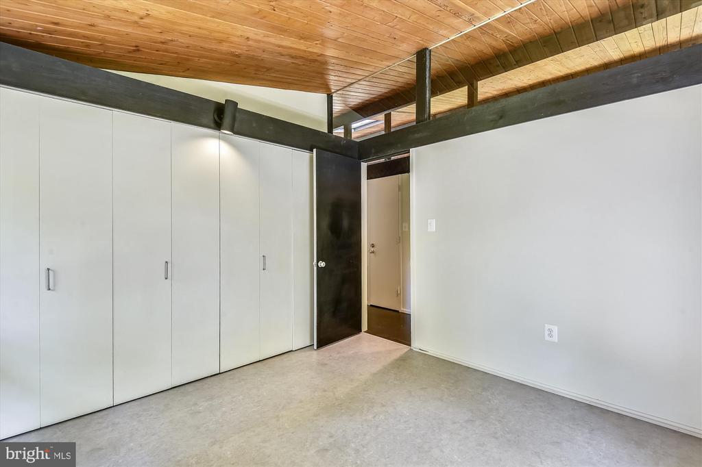 400 W WINDSOR AVENUE