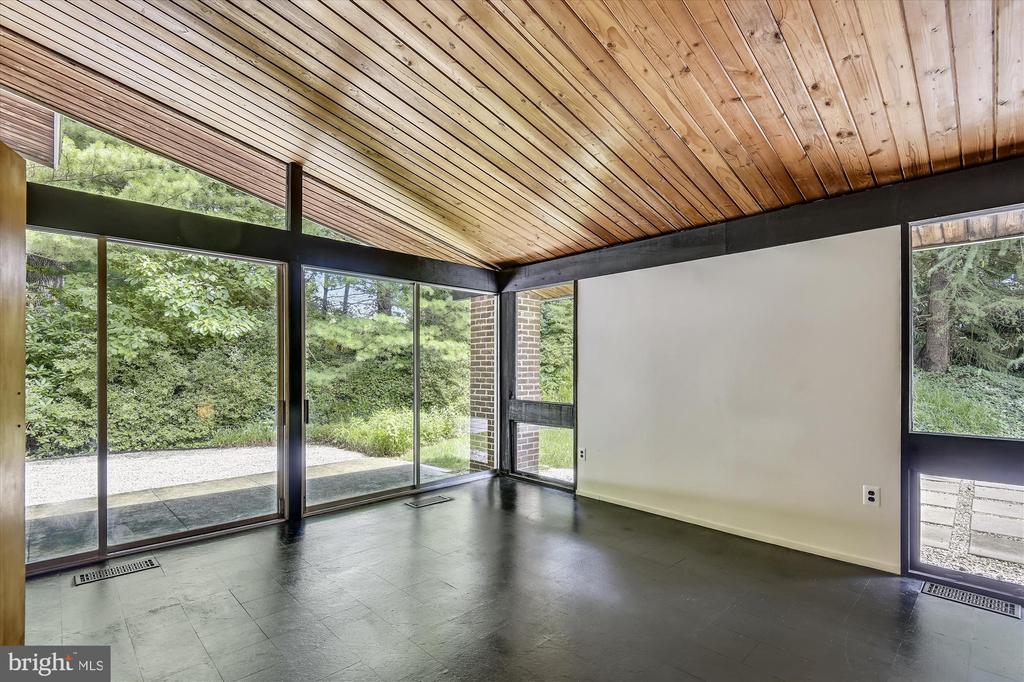 400 W WINDSOR AVENUE