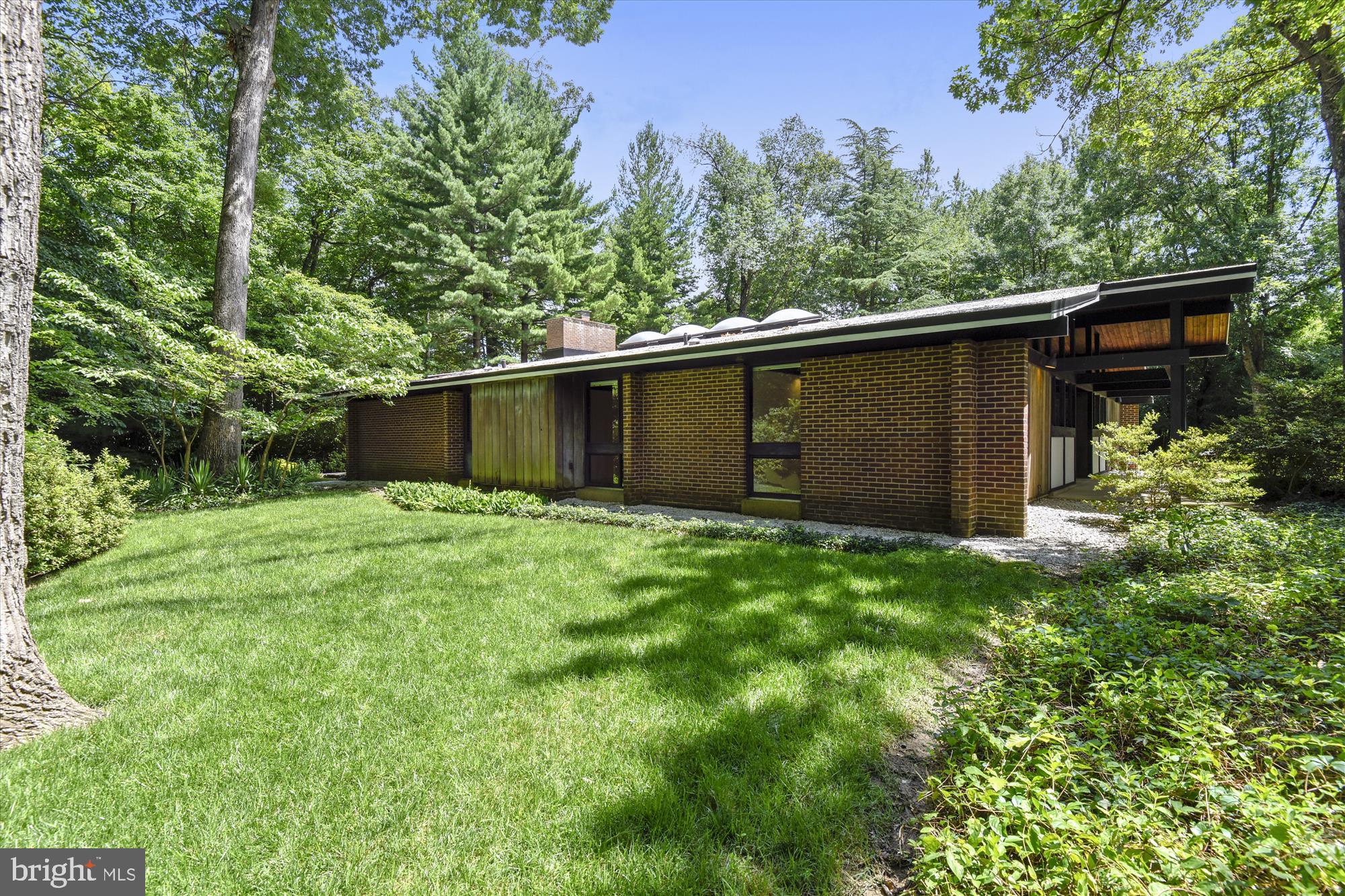 400 W WINDSOR AVENUE