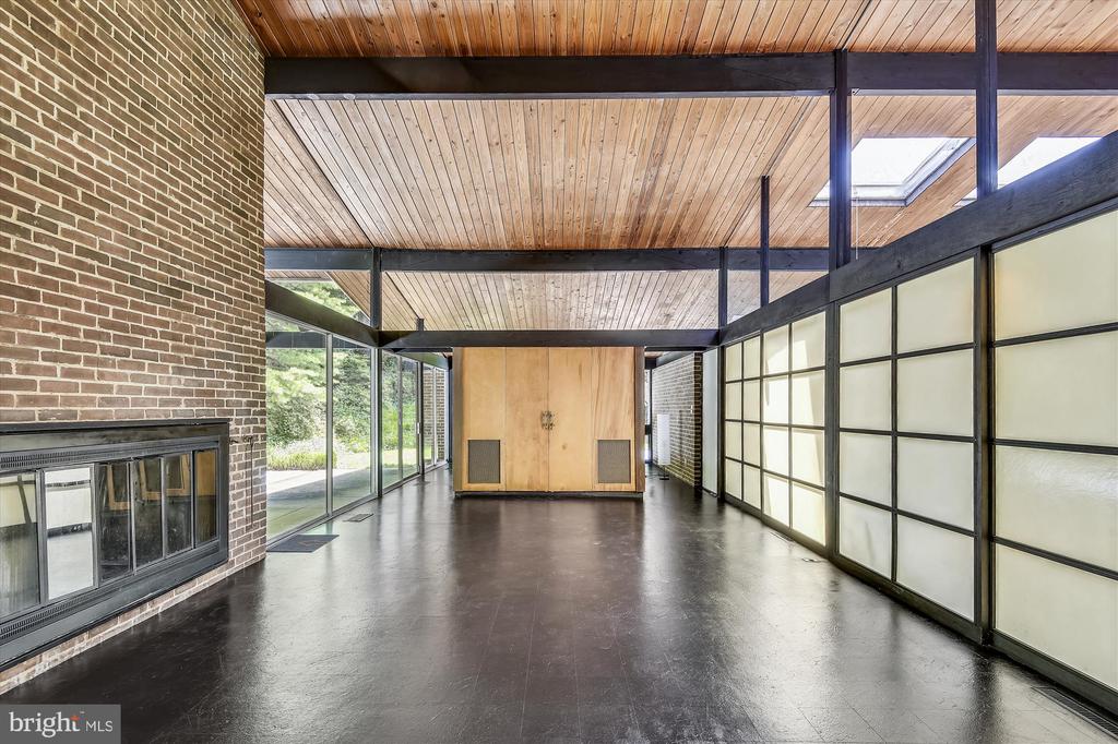400 W WINDSOR AVENUE