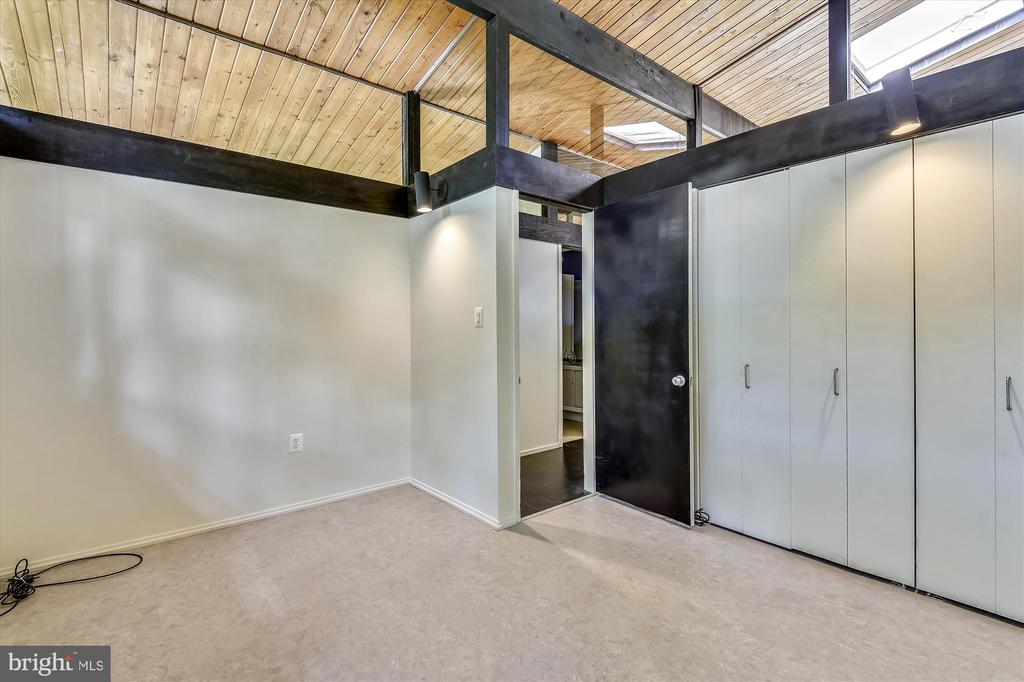 400 W WINDSOR AVENUE