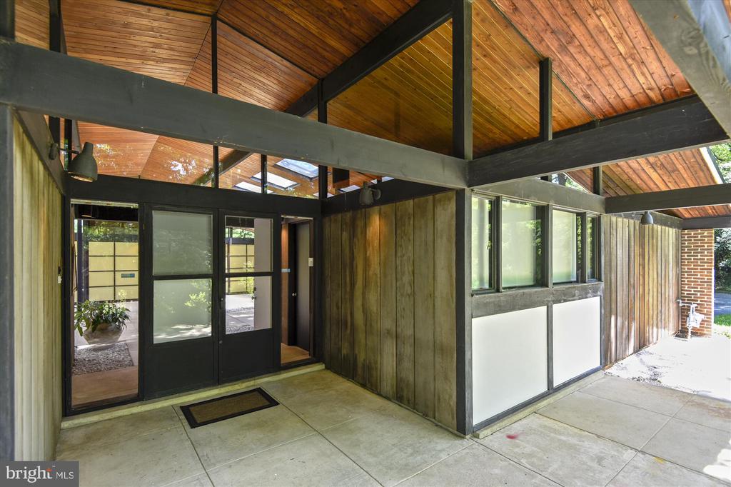 400 W WINDSOR AVENUE
