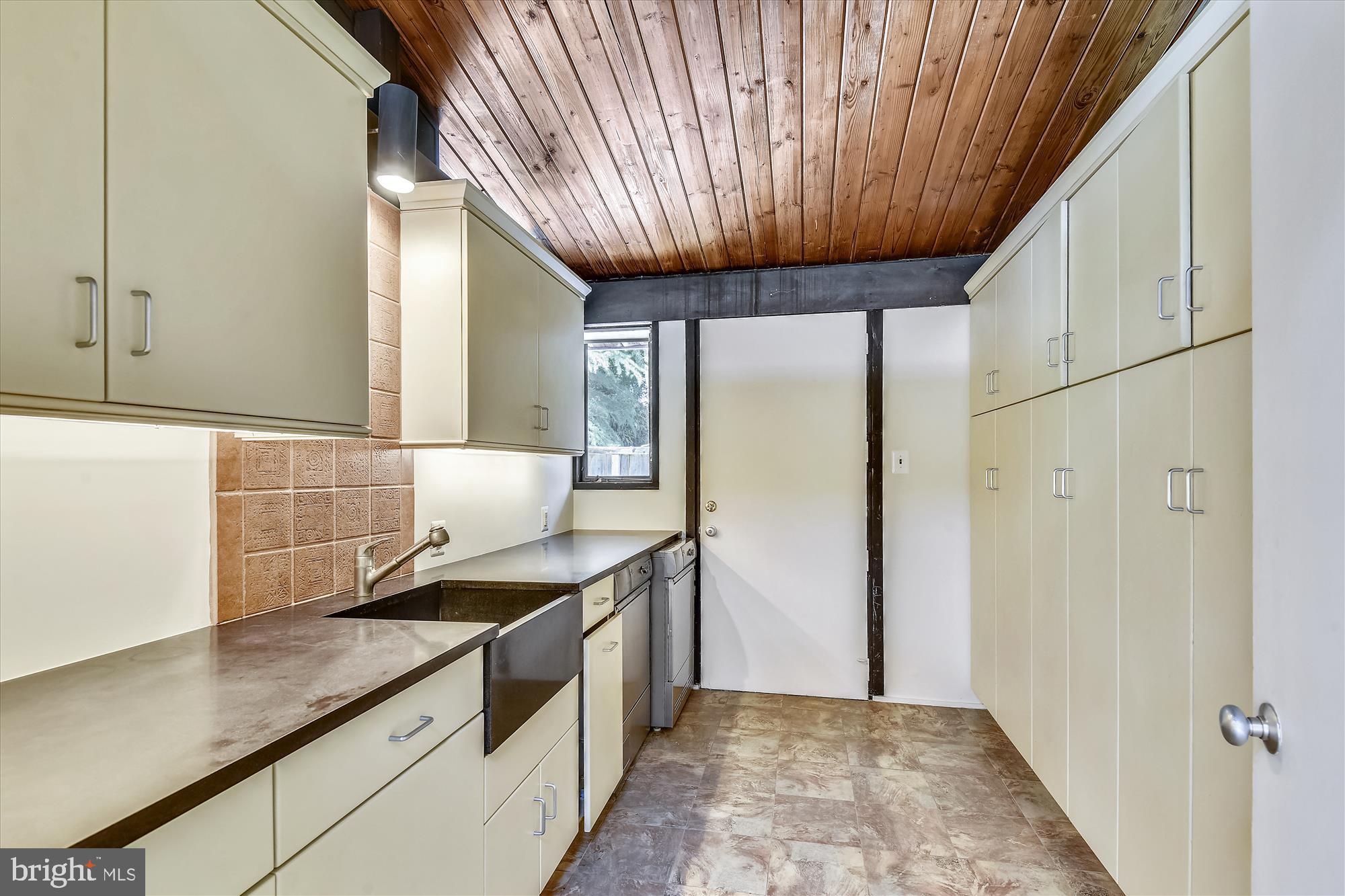 400 W WINDSOR AVENUE