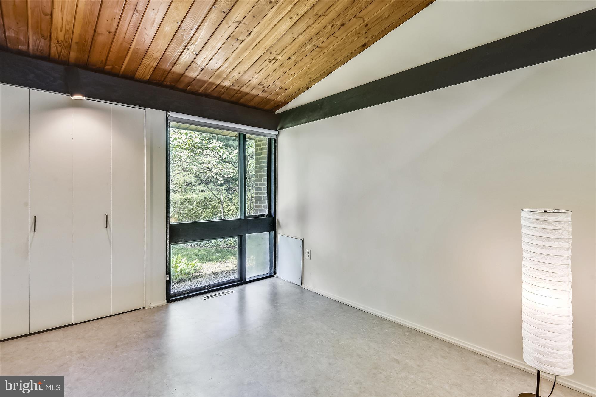 400 W WINDSOR AVENUE