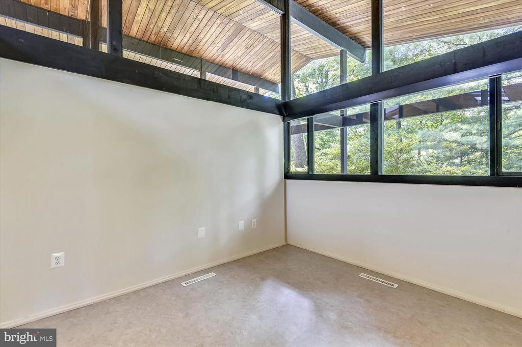 400 W WINDSOR AVENUE