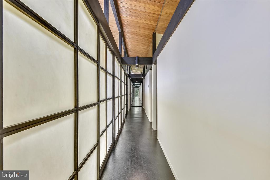 400 W WINDSOR AVENUE