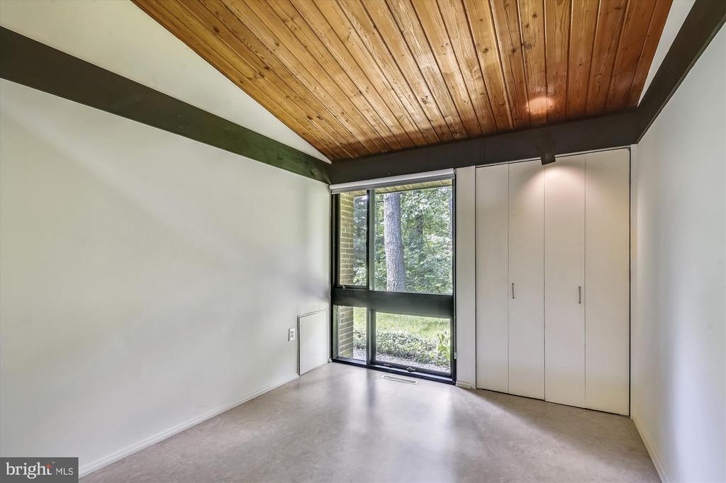 400 W WINDSOR AVENUE