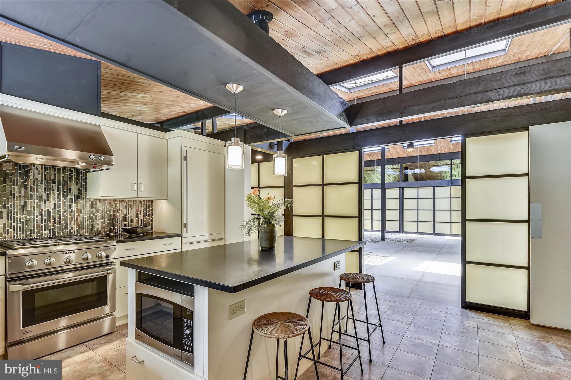 400 W WINDSOR AVENUE