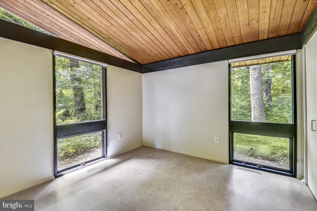 400 W WINDSOR AVENUE
