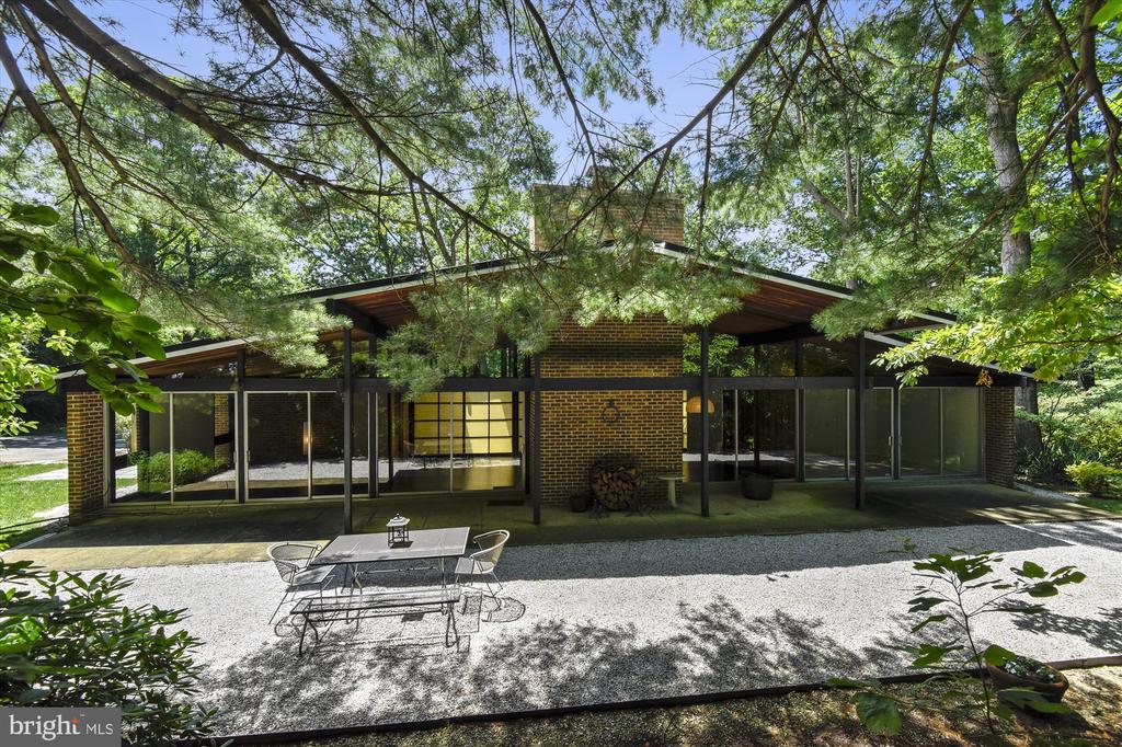 400 W WINDSOR AVENUE