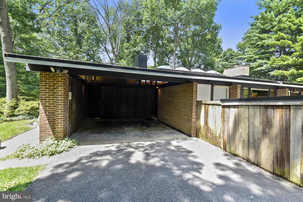 400 W WINDSOR AVENUE