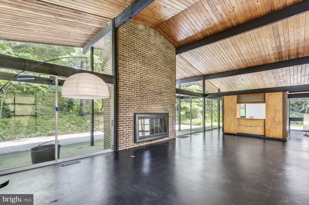 400 W WINDSOR AVENUE