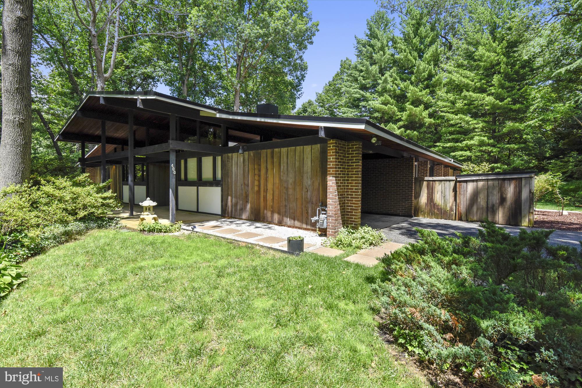 400 W WINDSOR AVENUE