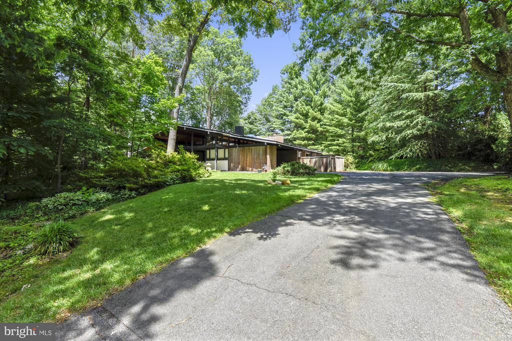 400 W WINDSOR AVENUE