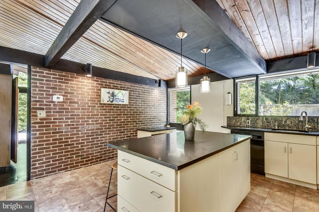 400 W WINDSOR AVENUE
