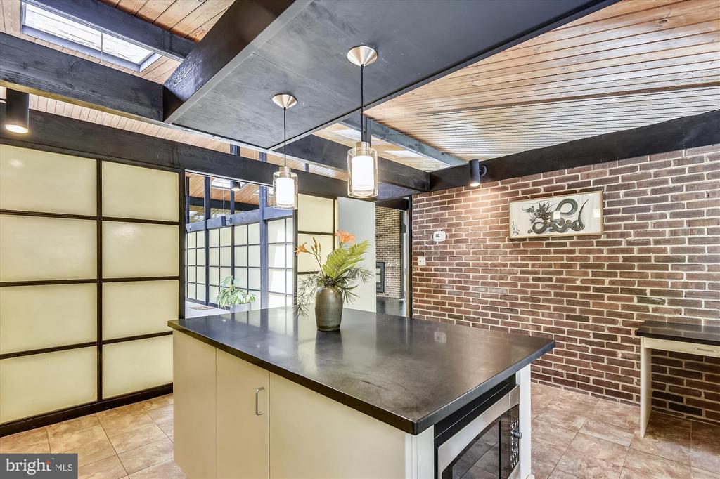 400 W WINDSOR AVENUE