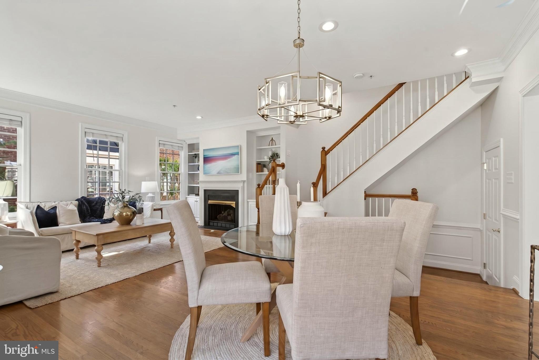 1221 ROUNDHOUSE LANE