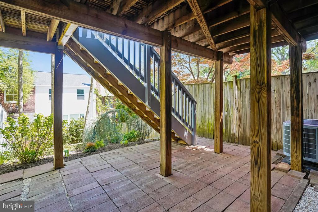 215 BURGESS AVENUE