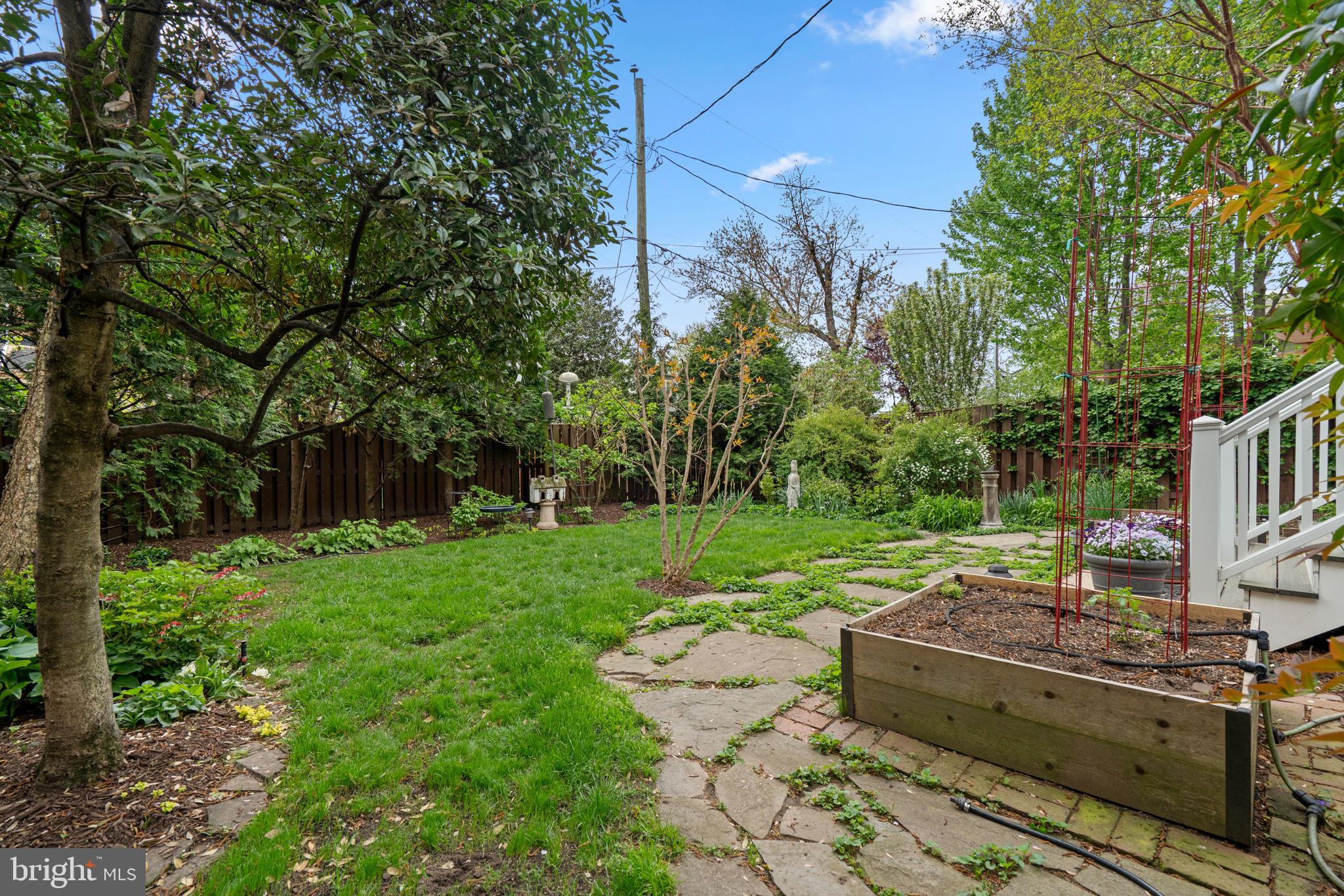 123 E WALNUT STREET
