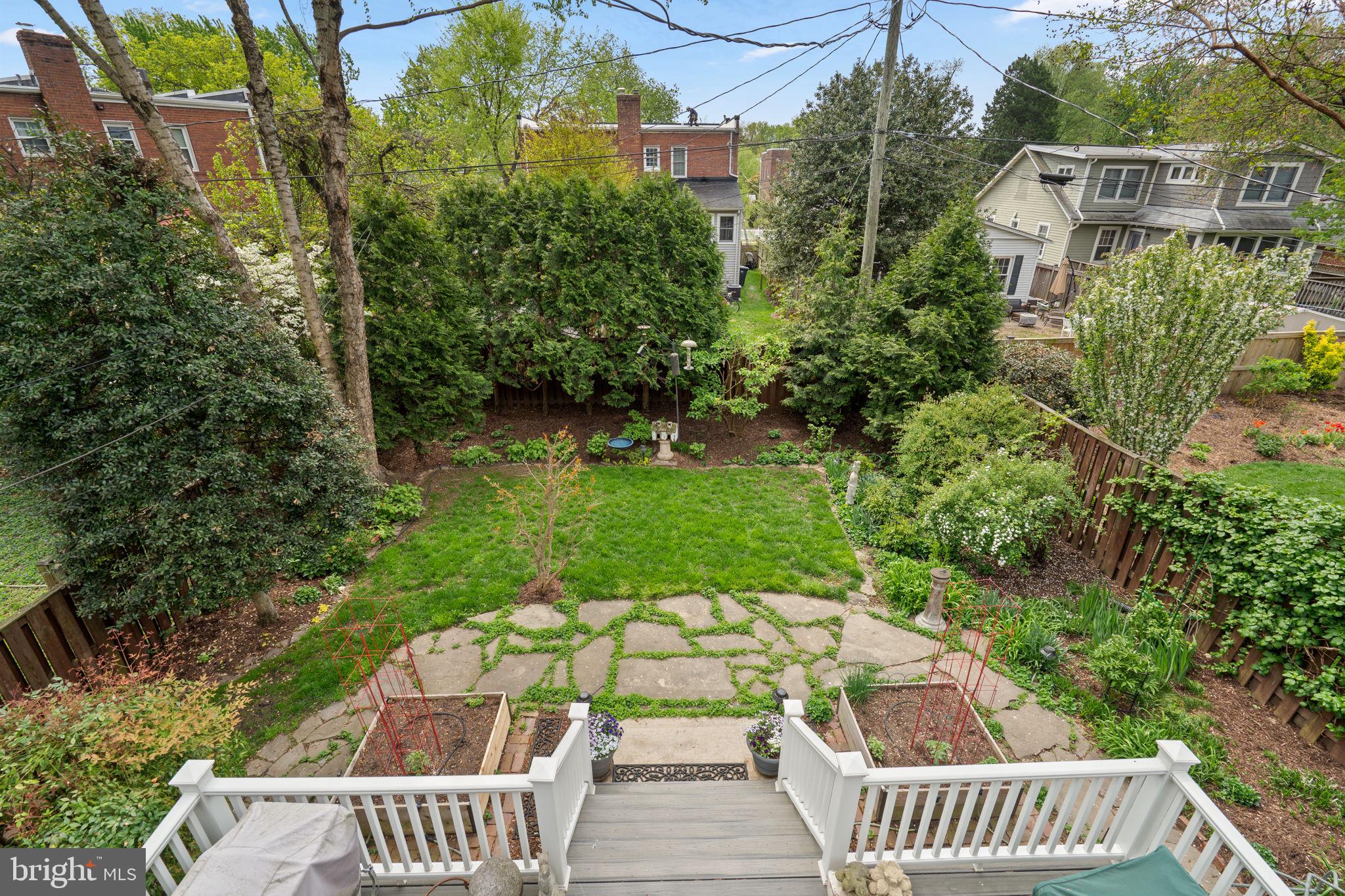 123 E WALNUT STREET