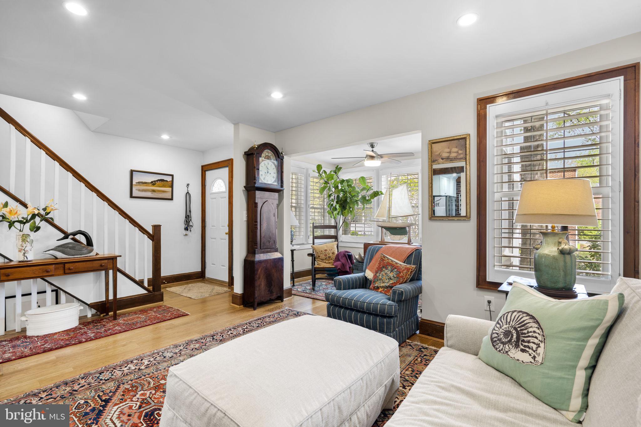 123 E WALNUT STREET