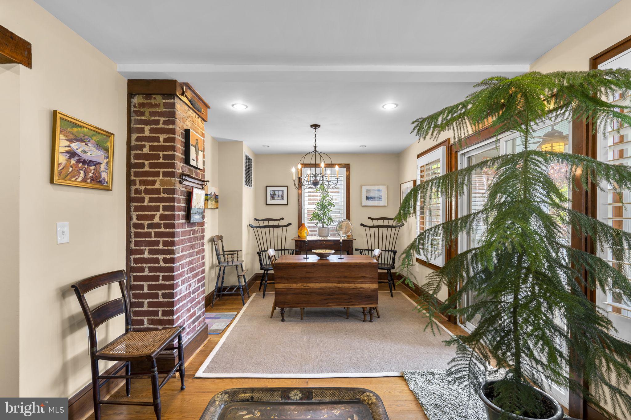 123 E WALNUT STREET