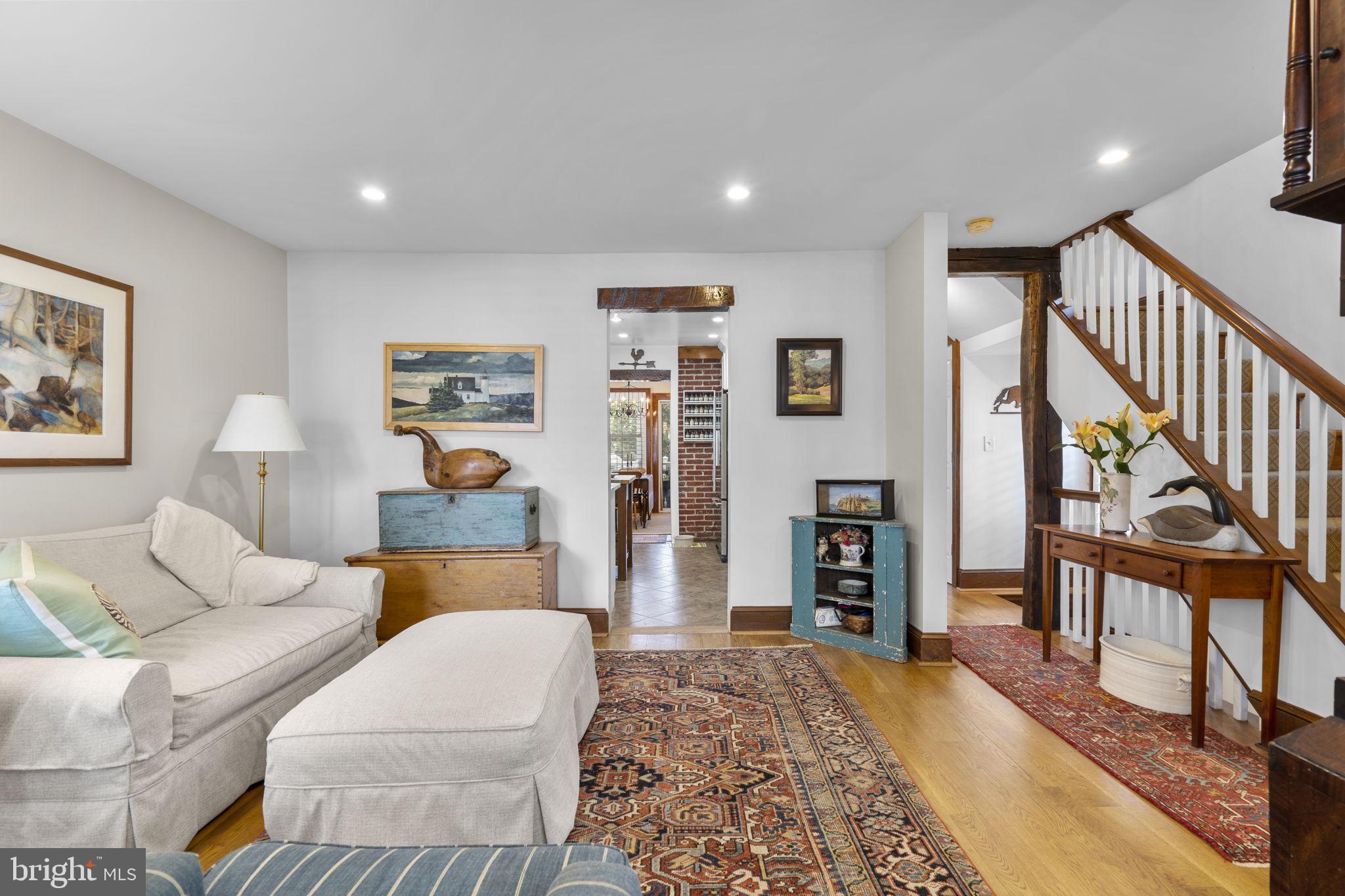 123 E WALNUT STREET