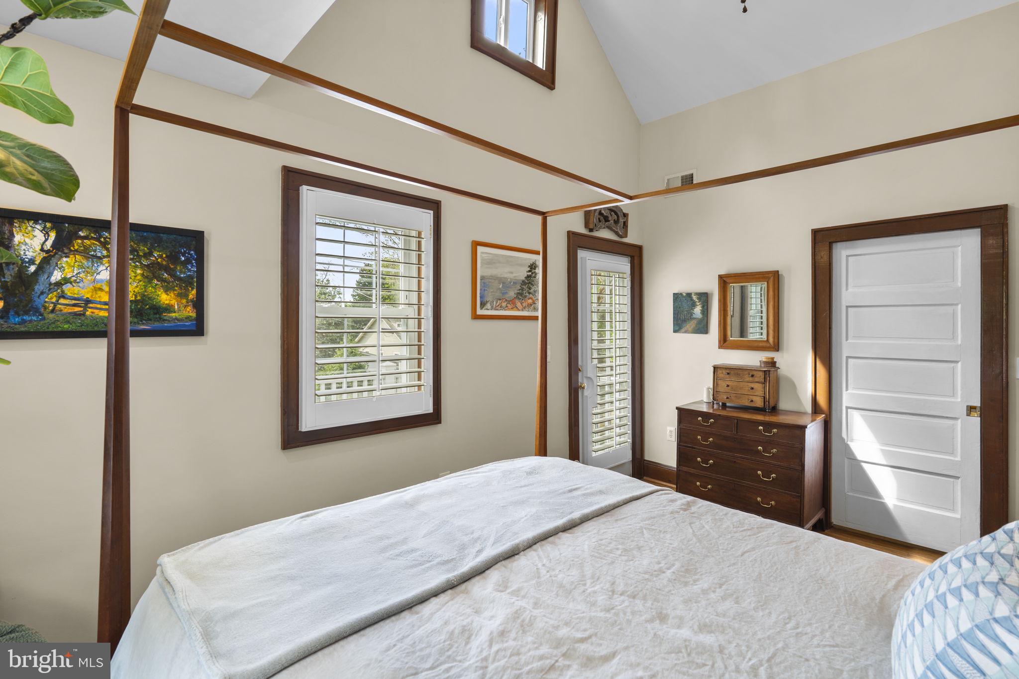 123 E WALNUT STREET