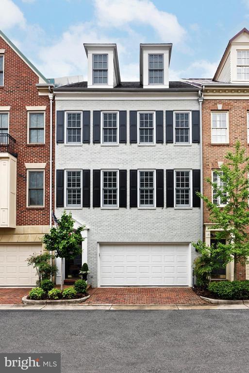 28 ALEXANDER STREET