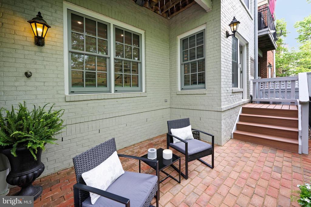 28 ALEXANDER STREET