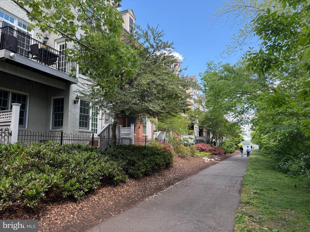 28 ALEXANDER STREET