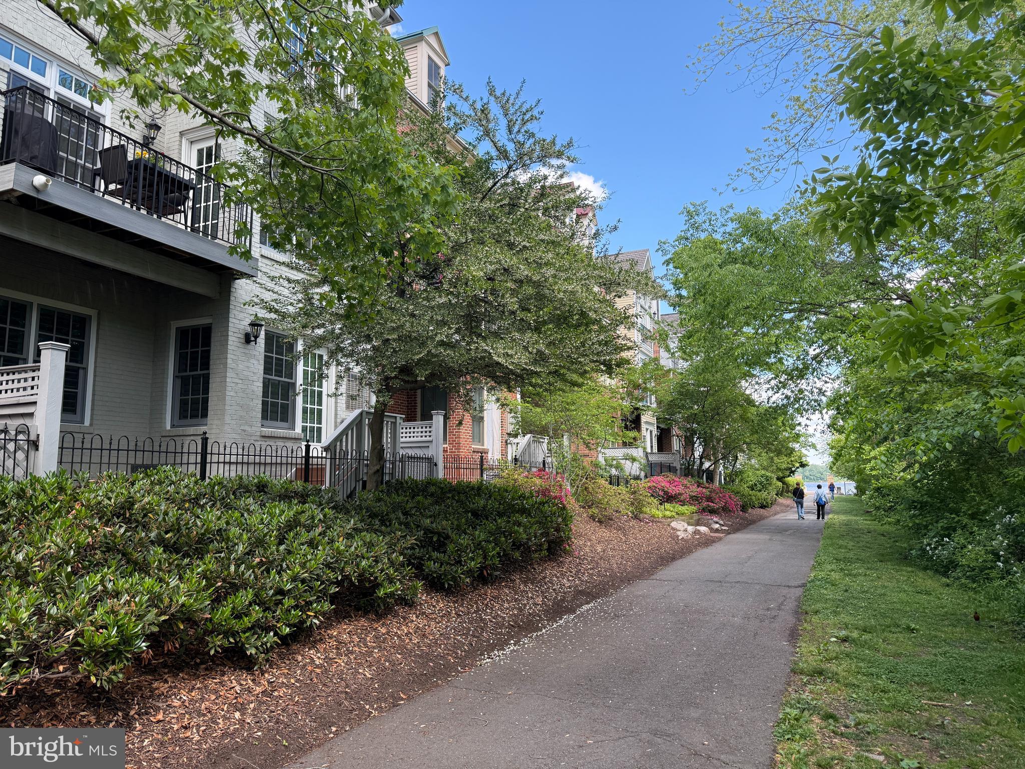 28 ALEXANDER STREET