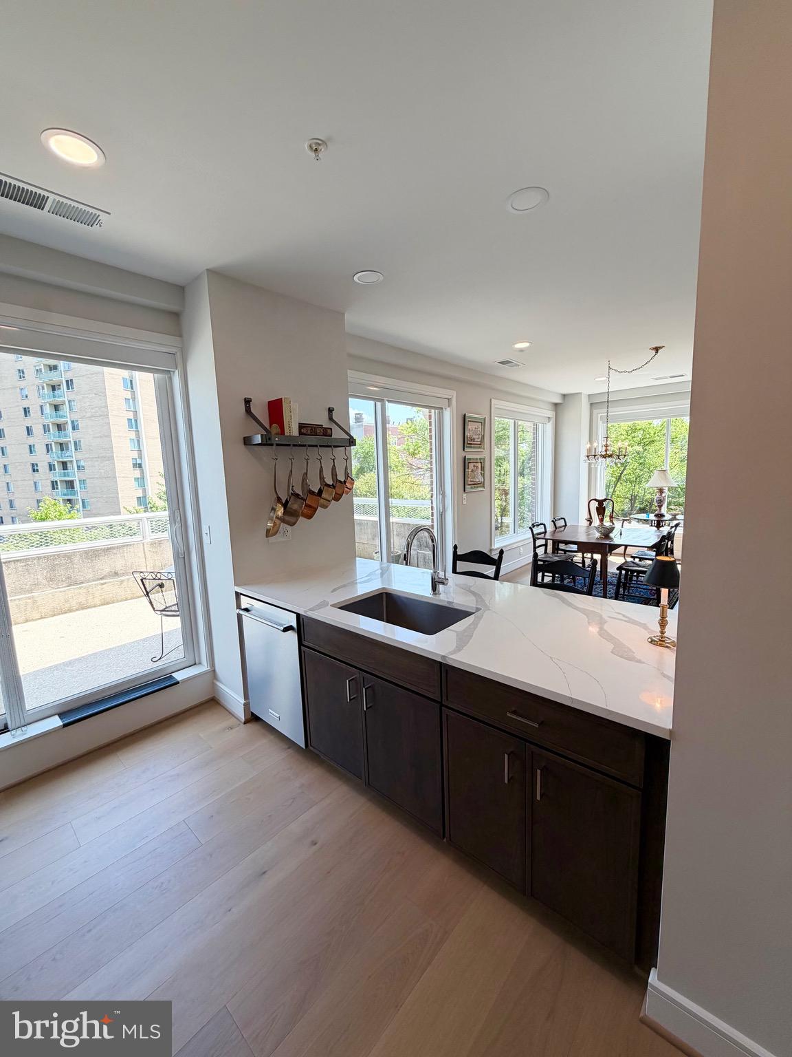 635 SLATERS LANE 301