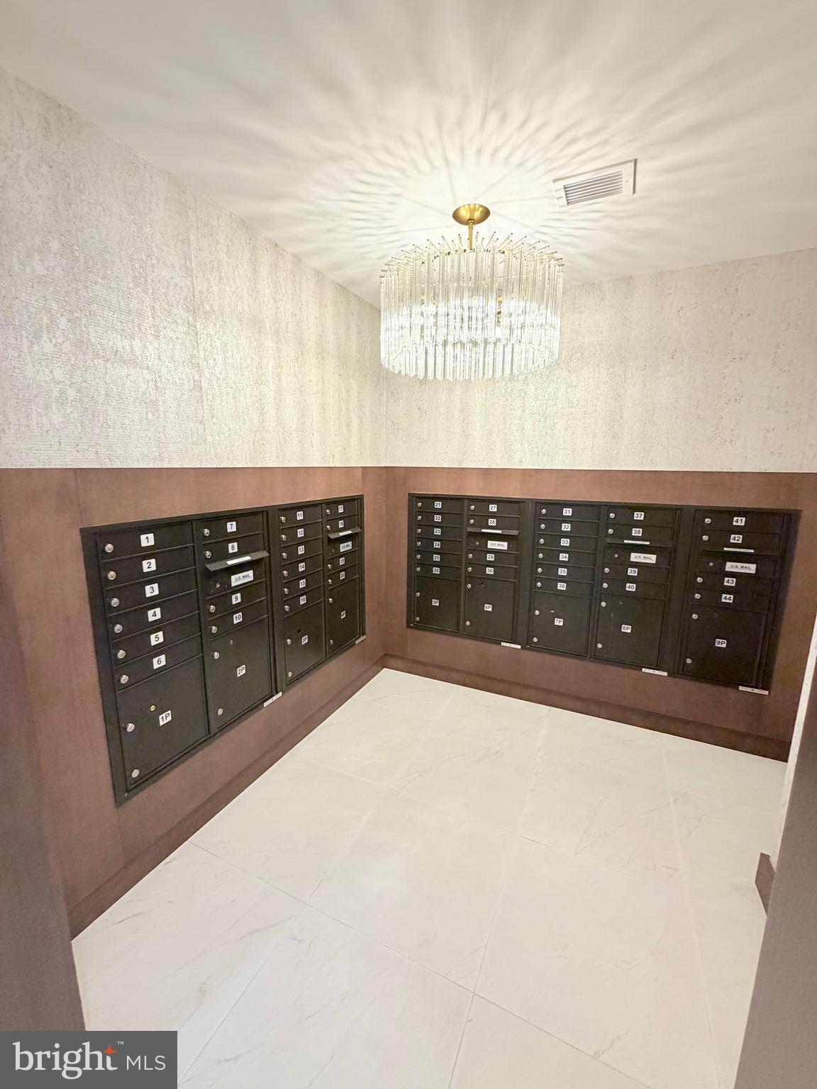 635 SLATERS LANE 301