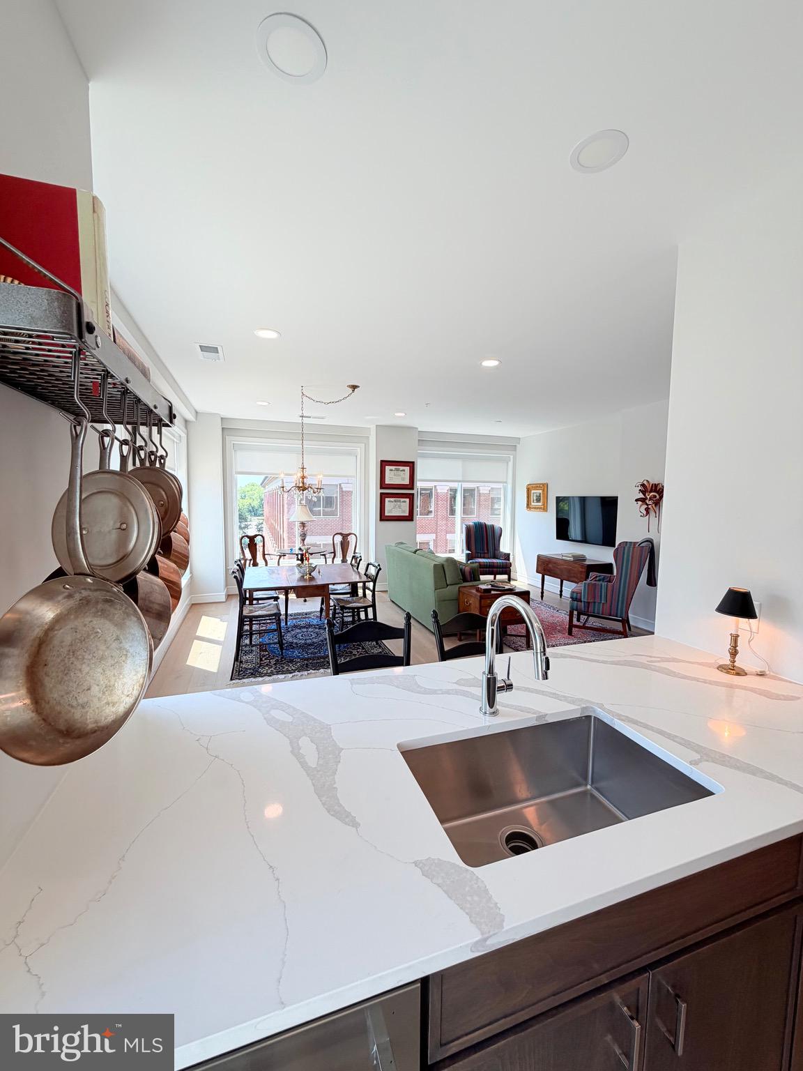 635 SLATERS LANE 301