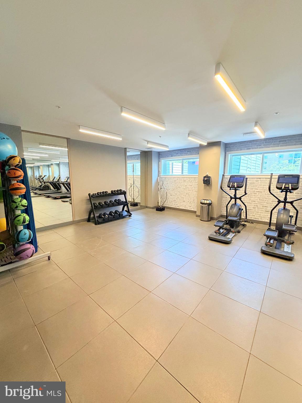 635 SLATERS LANE 301