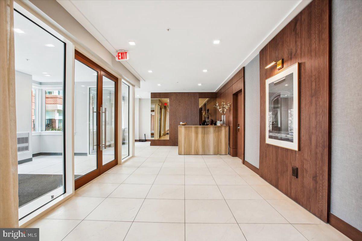 635 SLATERS LANE 301