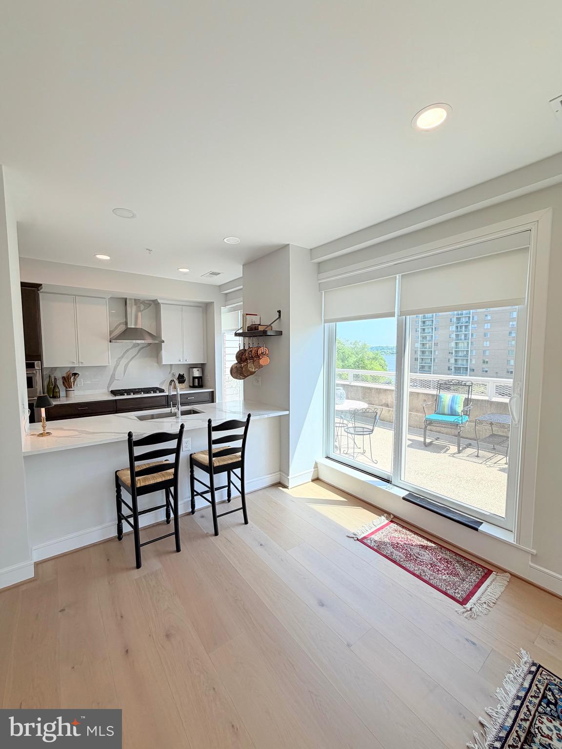 635 SLATERS LANE 301