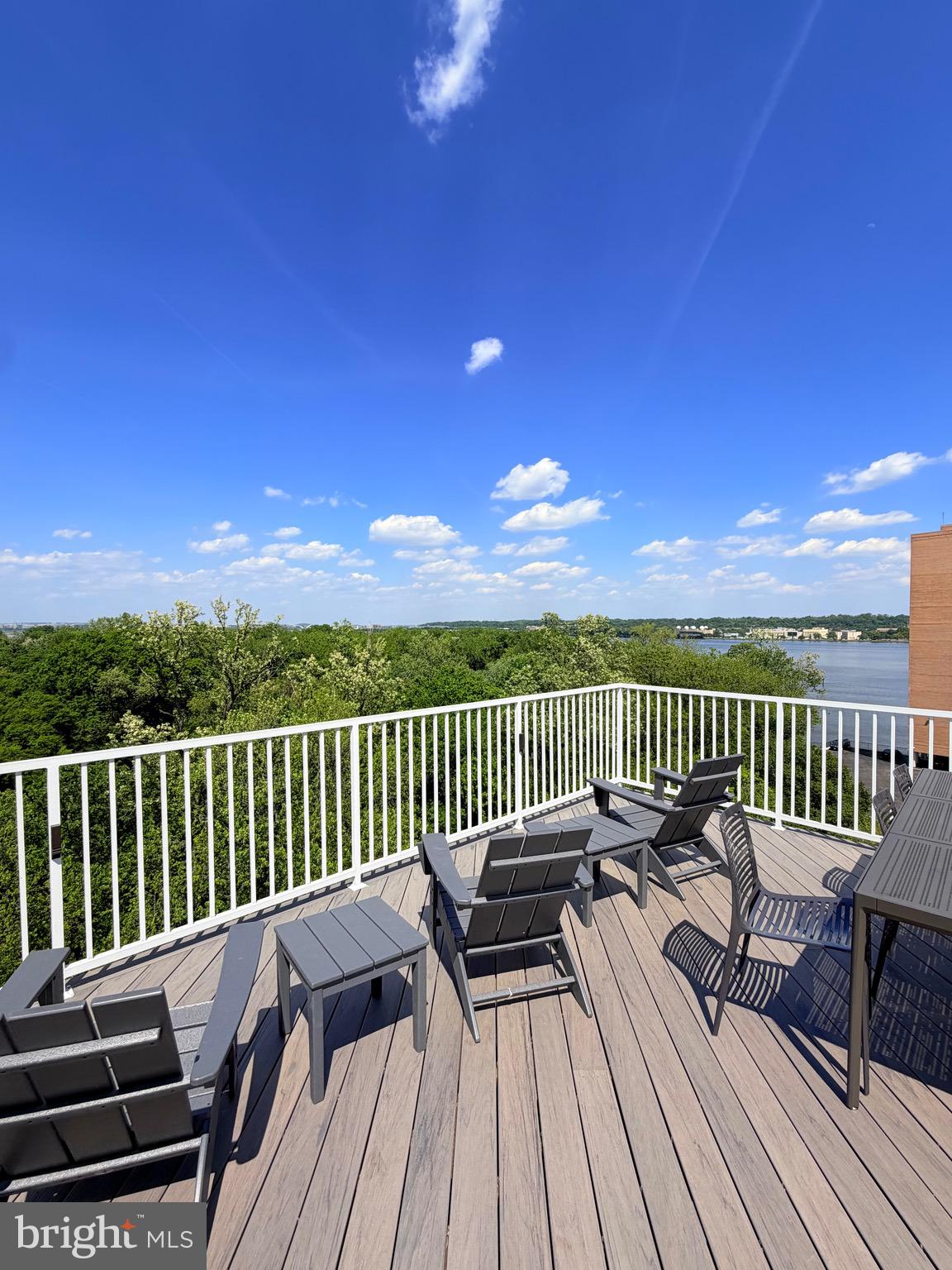 635 SLATERS LANE 301