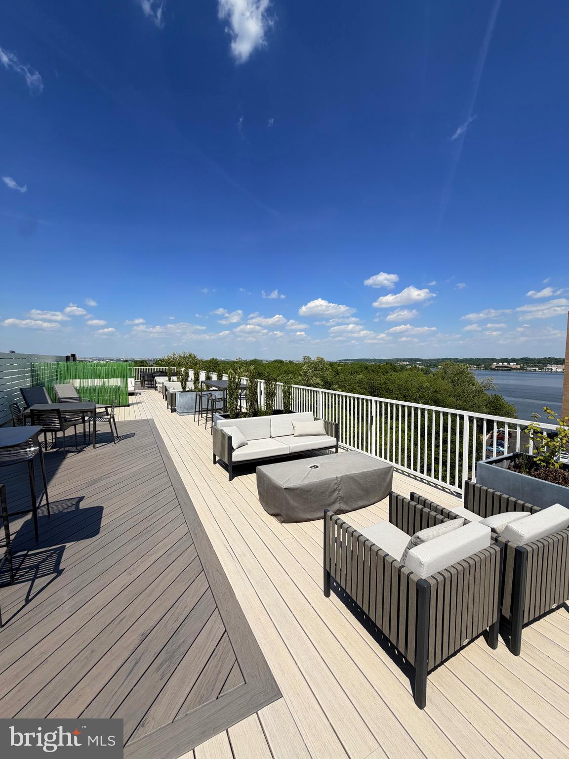 635 SLATERS LANE 301