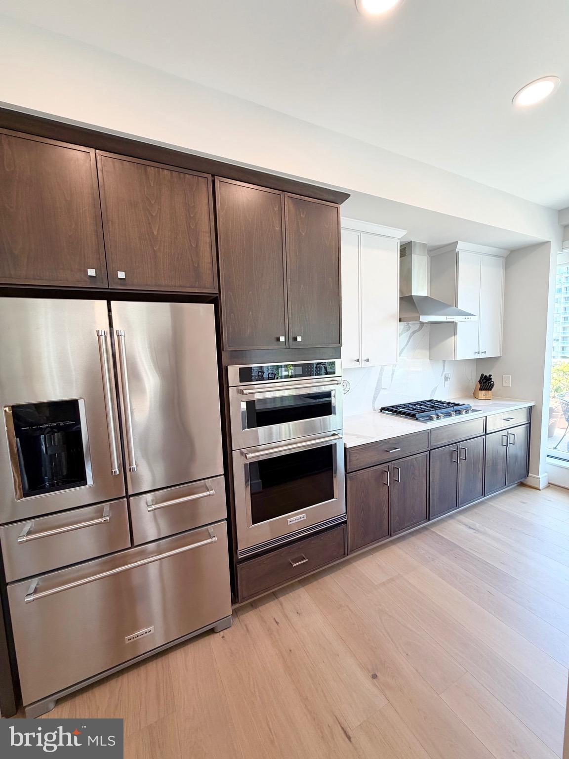 635 SLATERS LANE 301