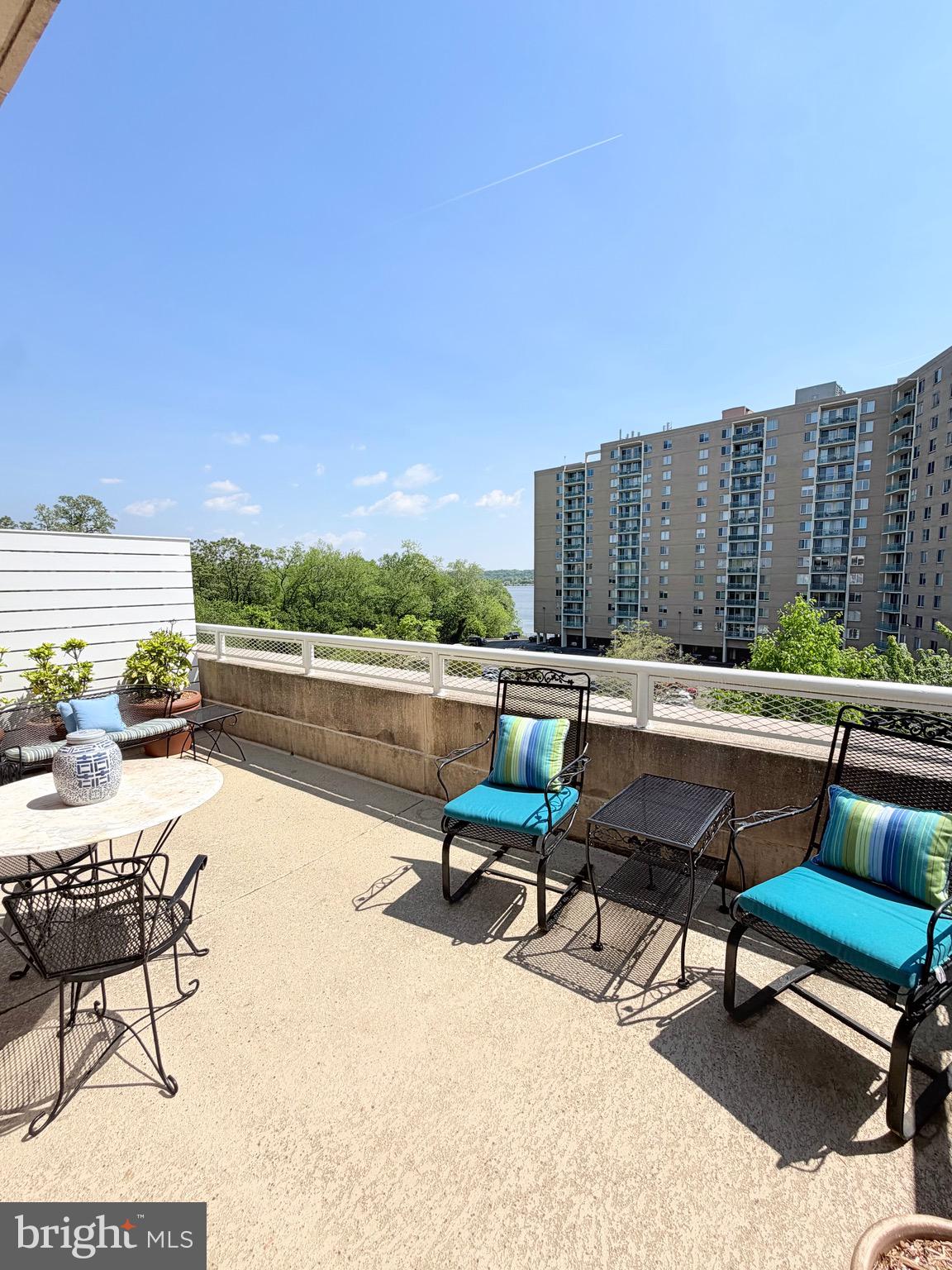 635 SLATERS LANE 301