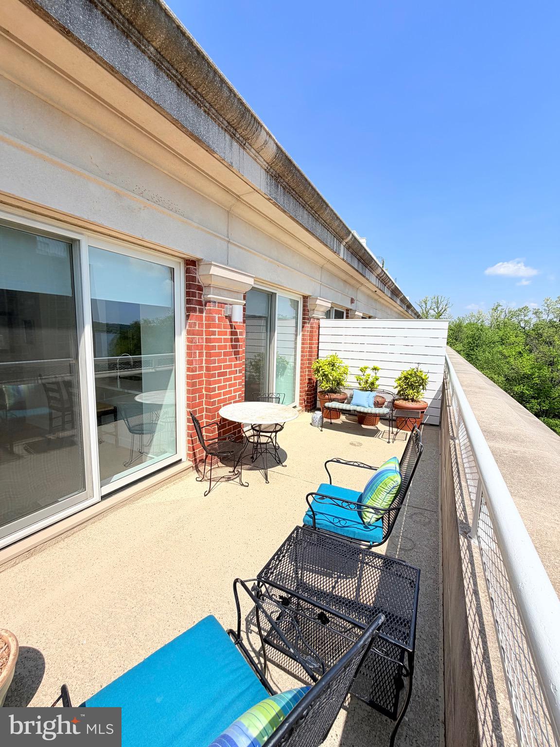 635 SLATERS LANE 301