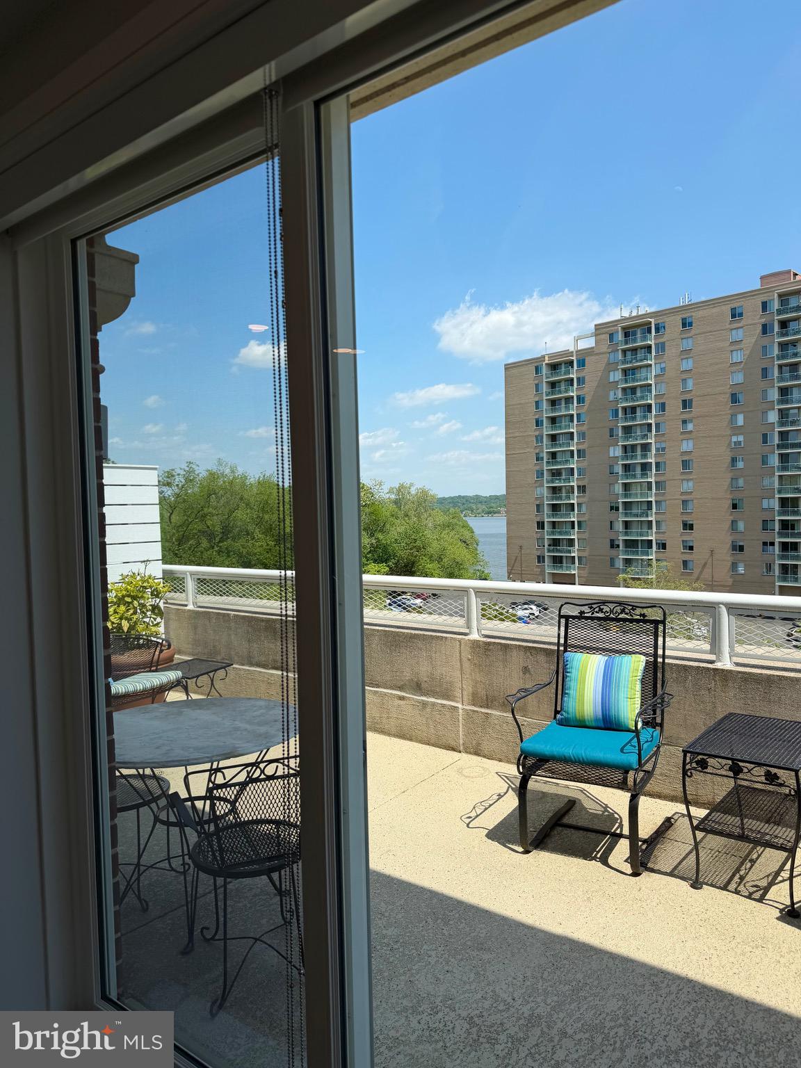 635 SLATERS LANE 301