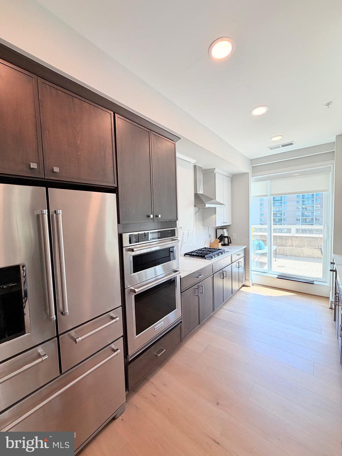 635 SLATERS LANE 301