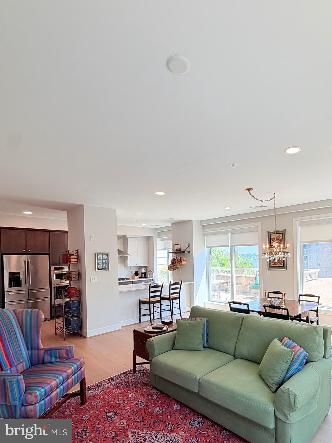 635 SLATERS LANE 301