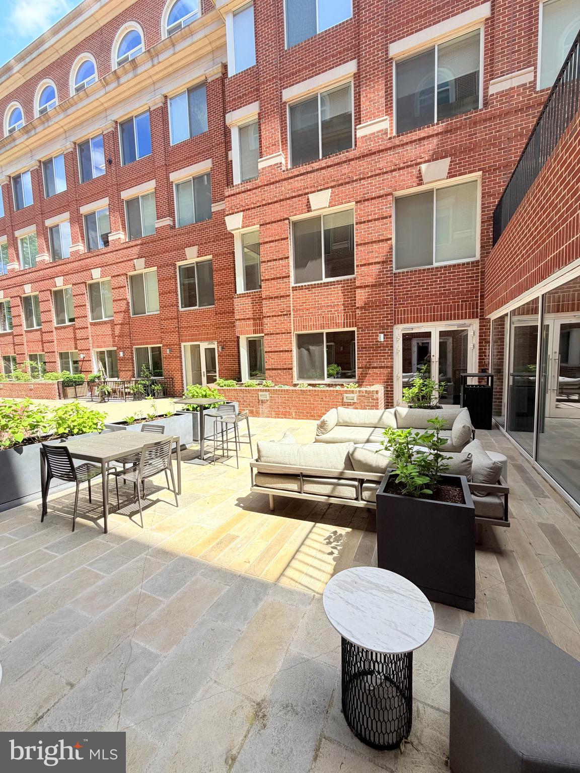 635 SLATERS LANE 301